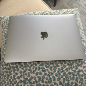 Apple MacBook Pro 2017 - Silver